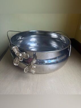 Unbranded Serving Bowl Unisex 14.5in Silver Floral Orchid Stainless Steel